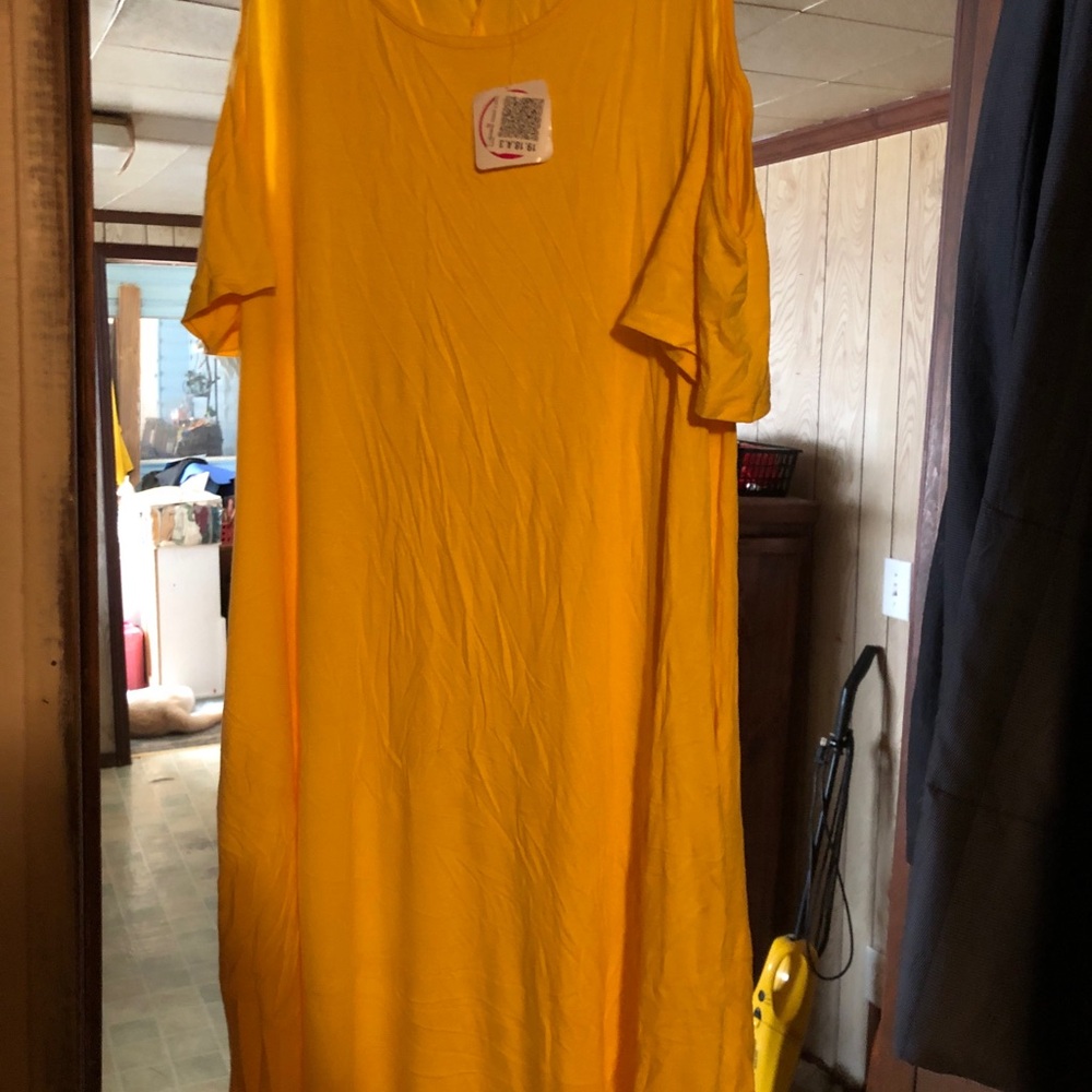 Women’s Size L Yellow Soft Cotton Dress! Has shoulders knotched out with slits
